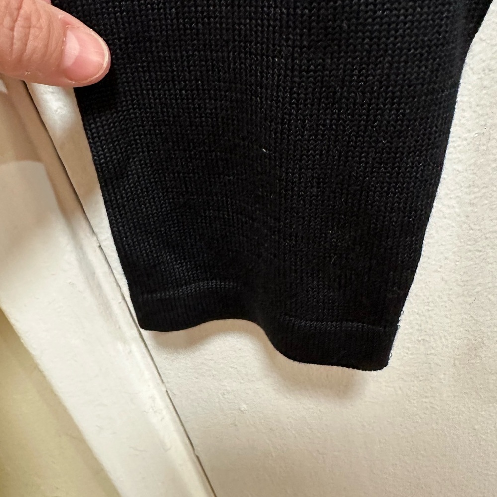 Neiman Marcus large, 100%silk sweater. True Black. Excellent preloved condition. - Picture 5 of 5
